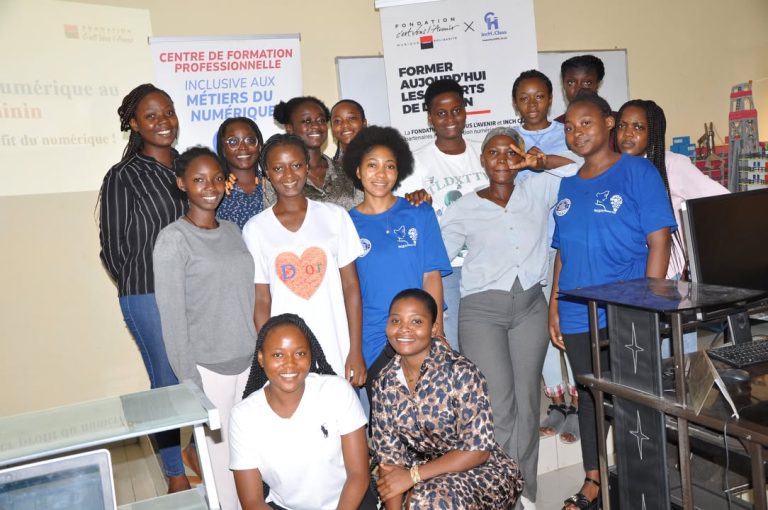 #E_INCH CULTURE DU NUMERIQUE AU FEMININ Dès lundi matin, nous avons commencé…