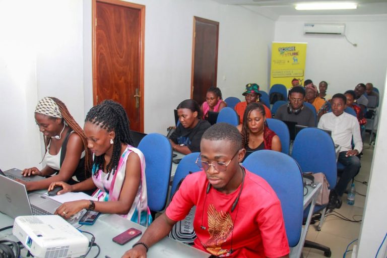 #E_INCH VIE DU CENTRE Nous recevons un consultant externe cette semaine au…