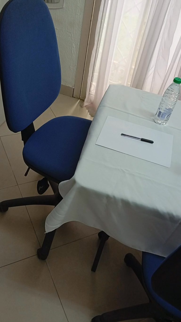 🎤 Préparation d’un atelier spécial ce vendredi ! Nos apprenants se préparent…